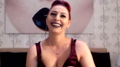 Redhead hottie has fun on webcam